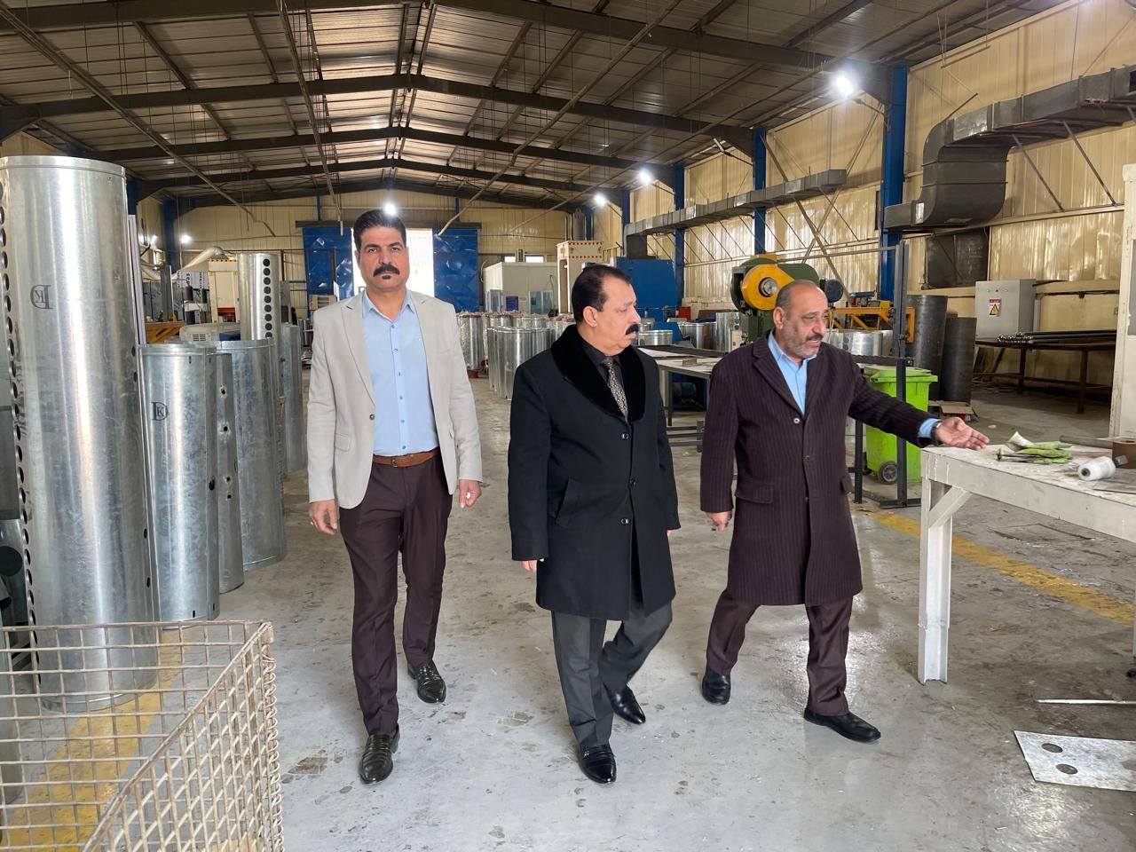 مدير عام الشركة العامة للصناعات الكهربائية والإلكترونية يجري جولة تفقدية للمصانع والمعامل