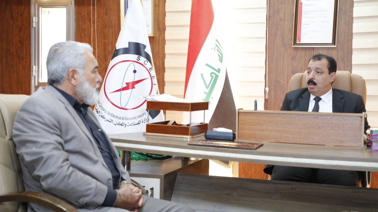 مدير عام الشركة يستقبل موظفًا شارك في احتفالية اليوم الوطني للقرآن الكريم